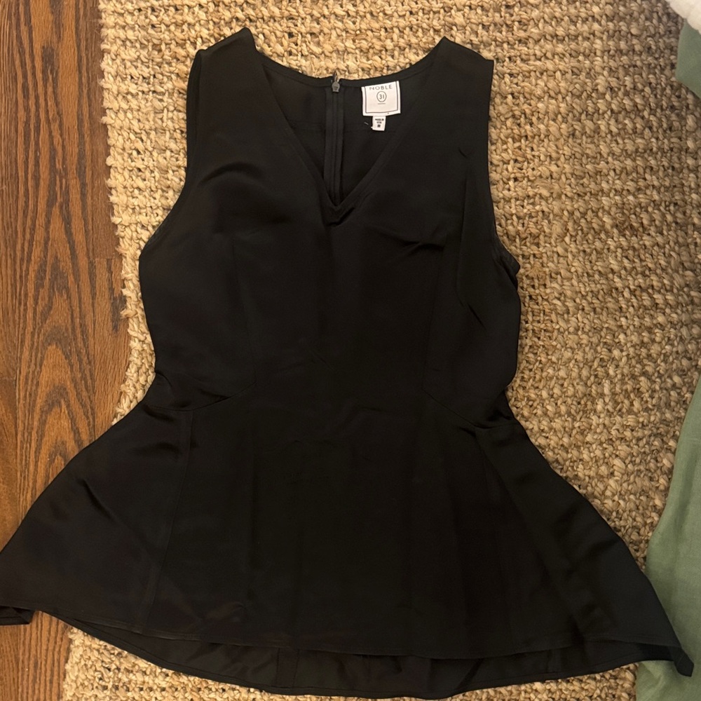 Chic Black Sleeveless Blouse